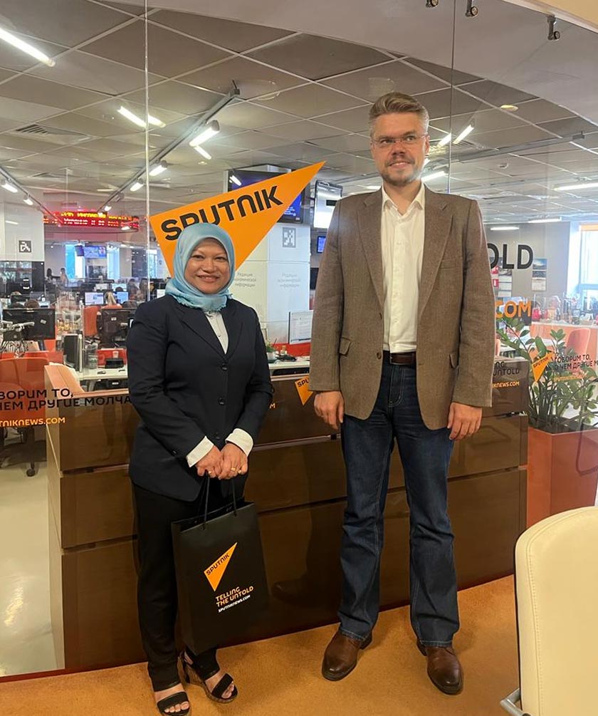 Kolaborasi Astro AWANI-Sputniknews.com diperkukuh dengan kunjungan editor dan penerbit AWANI Pagi, Azlinariah Abdullah ke ibu pejabat Sputniknews.com di Moscow.