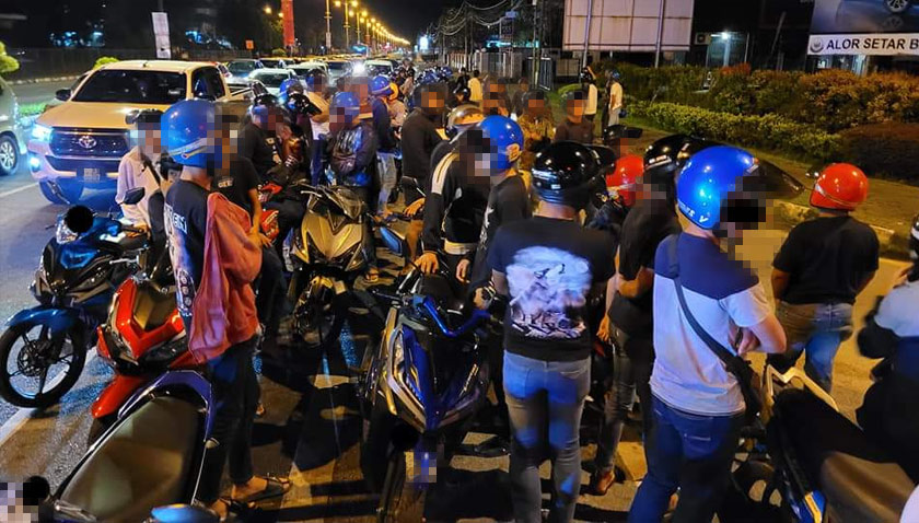  Antara kesalahan paling banyak dikesan adalah pengubahsuaian motosikal serta tidak memiliki lesen memandu. - Foto Astro AWANI