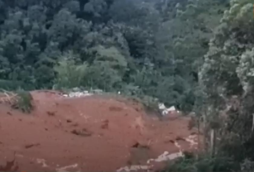 Keadaan tanah runtuh di tapak perkhemahan berhampiran sebuah ladang organik di Fathers Organic Farm, Gohtong Jaya, Genting Highland, Pahang. - Astro AWANI