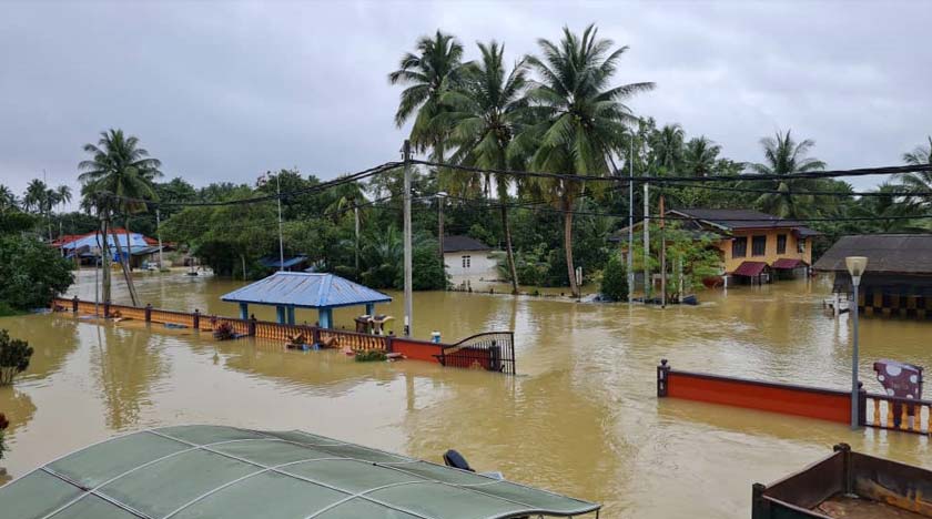 Kawasan perkampungan kampung di Tembila antara yang teruk terjejas dengan keadaan banjir. - Astro AWANI
