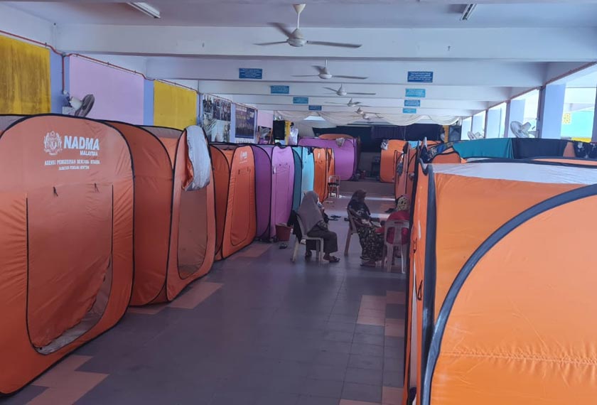 PPS SK Gual Tok Deh menempatkan seramai 1,597 mangsa membabitkan 459 keluarga. - Foto Astro AWANI