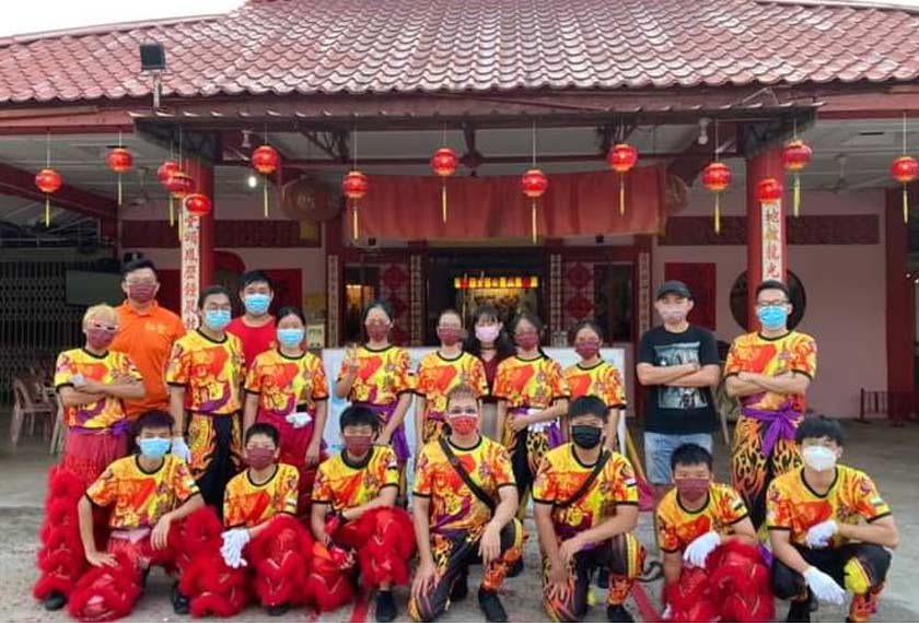 Sebahagian ahli pasukan Tarian Singa DAP yang berjaya memeriahkan suasana sambutan Tahun Baharu Cina, kali ini. - Foto Astro AWANI