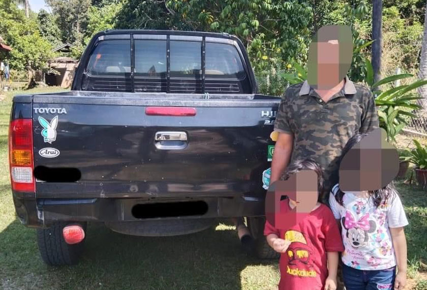 Hasil siasatan mendapati, lelaki berkenaan mengaku telah memandu kenderaan dan membiarkan dua orang kanak-kanak berada di bahagian kargo kereta jenis Toyota Hilux. - Foto Astro AWANI