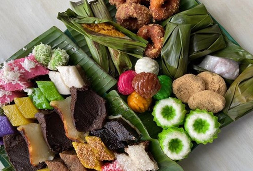 Mengidam kuih-muih tradisional dan moden? datang sahaja ke sini, terdapat lebih 20 jenis seleksi untuk anda cuba.
