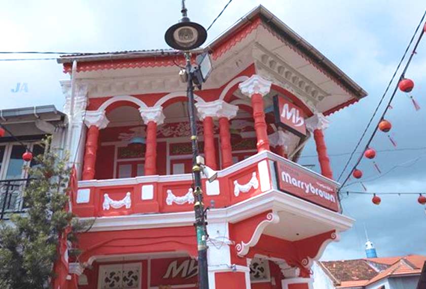 Seni bina kolonial terus dipelihara dan dikekalkan sebagai daya tarikan di Jalan Tan Hiok Nee.