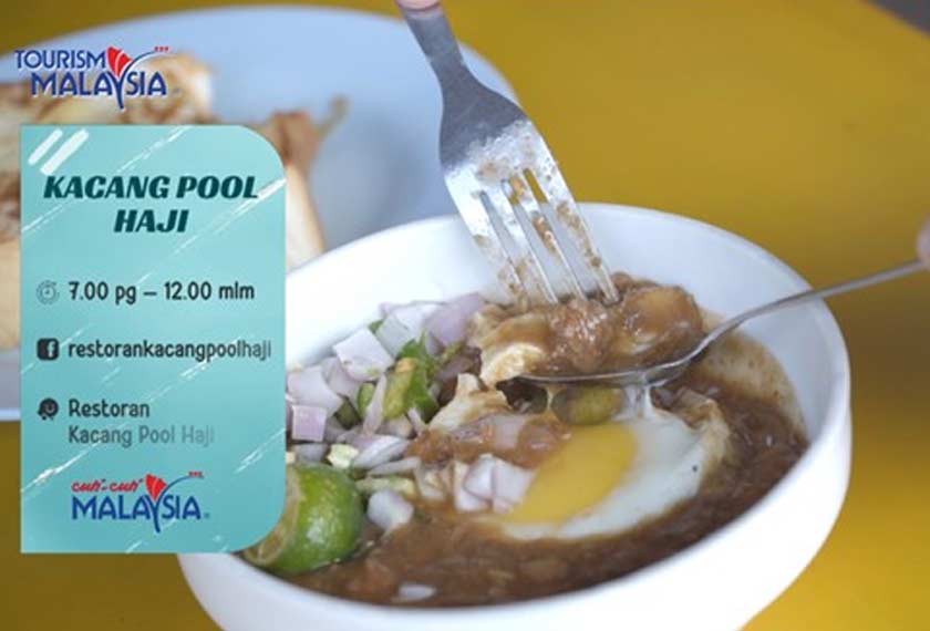 Kaya dengan rasa padat kacang pool, sajian ini turut hadir dengan roti bakar yang sangat rangup pada bahagian atas.