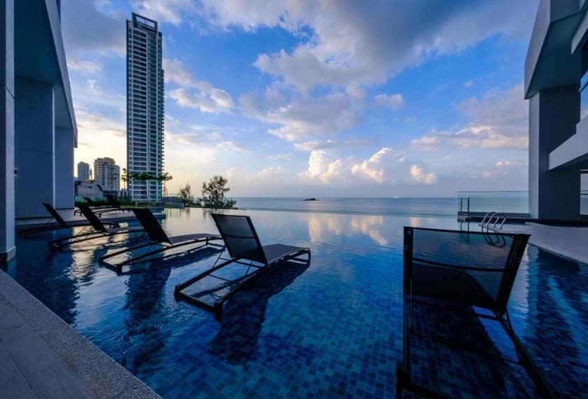 Tanjung Point turut menawarkan kemudahan termasuk kolam infiniti yang luas menghadap laut.
