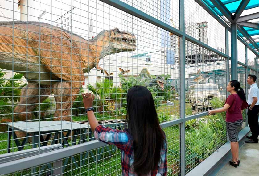 Terdapat 18 tempat menarik untuk anda terokai di The Top.