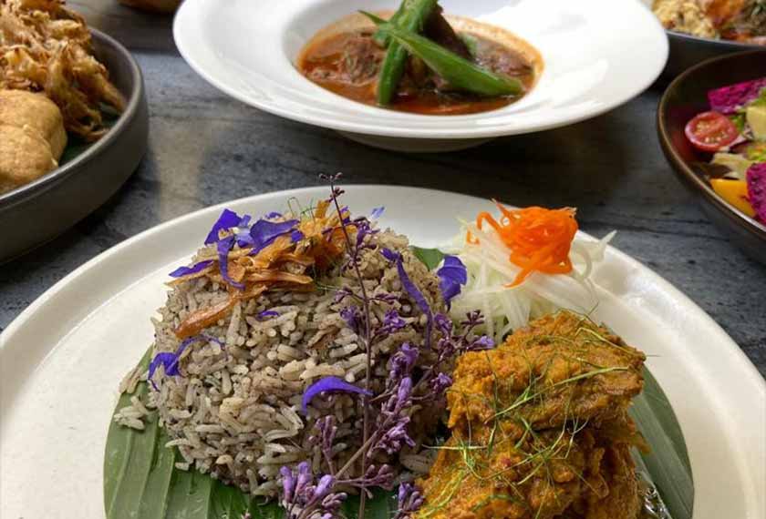 Nasi lemuni menjadi antara sajian signatur dan pilihan popular pengunjung di sini.