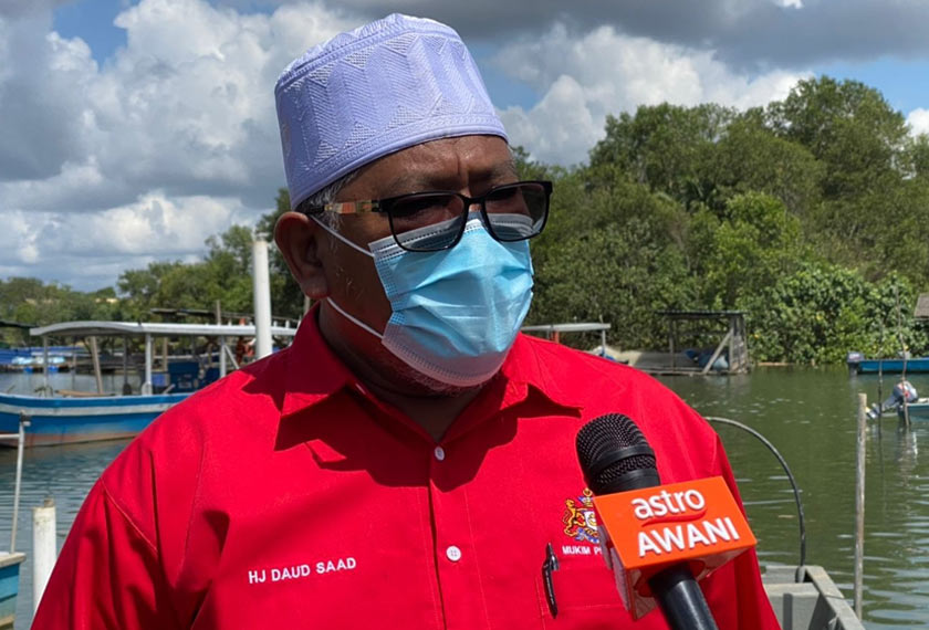 Ketua Kampung Pasir Gudang Baru, Daud Saat berkata, pihak penduduk kecewa kerana setiap kali laporan dibuat, tiada maklumat yang diberikan kembali