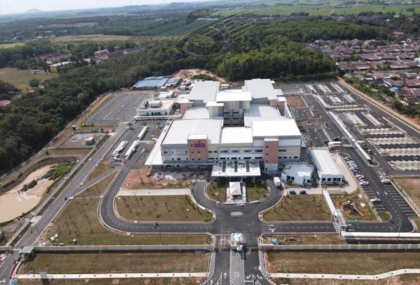 Projek pembinaan hospital yang terletak di Kampung Banggol Pauh itu mula diumumkan pada 2004 namun menghadapi pelbagai krisis sebelum ia akhirnya mula dilaksanakan pada Disember 2018. - Foto Astro AWANI