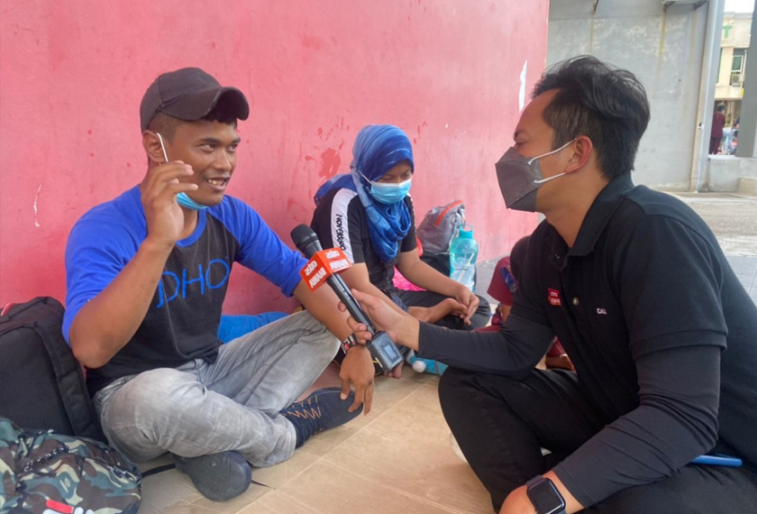 Affandi dan Siti Hajar, merupakan antara puluhan golongan gelandangan yang berada di jalan itu, menanti jam 5.30 petang setiap hari, kerana di situ tempat Persatuan Kebajikan Masyarakat Insani Kasih Johor Bahru (I-Kasih) mengagihkan makanan dan pakaian kepada mereka.