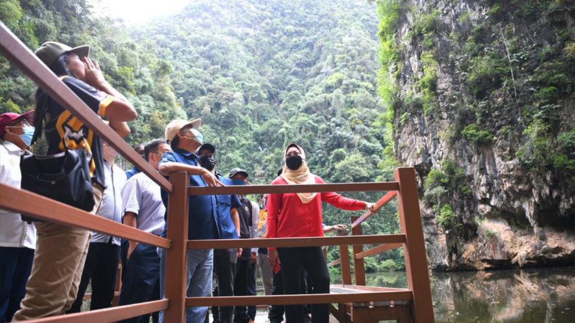Antara pakej eko pelancongan sedia ada adalah 'limestone hiking', 'limestone cave explore' dan 'boat ride tunnel'. - Astro AWANI
