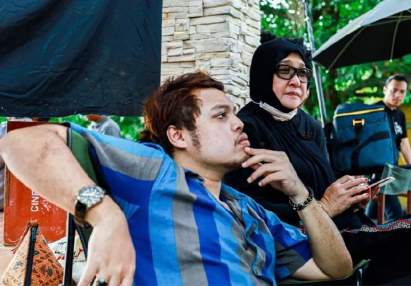 Biar air matanya tumpah di set