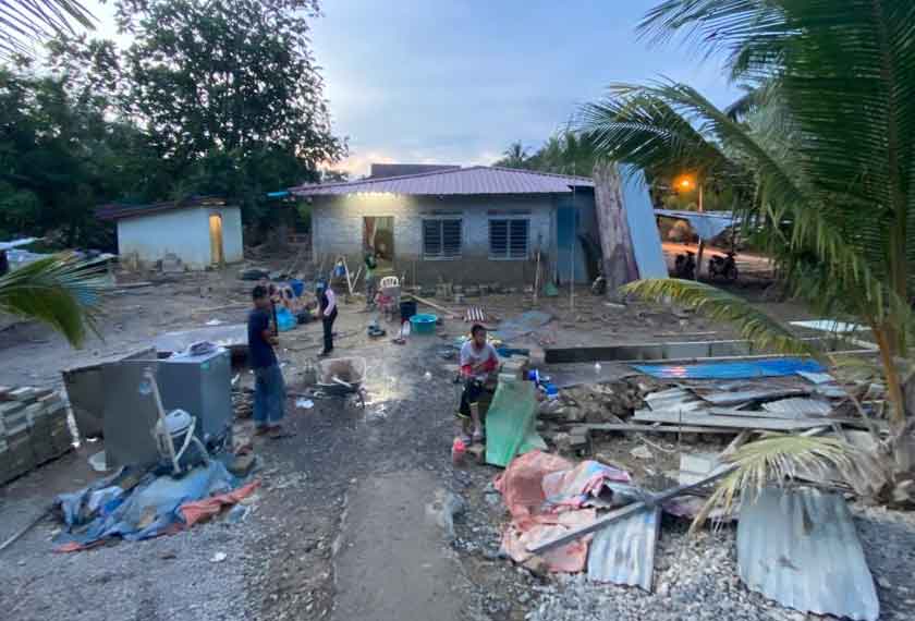 Biarpun dirinya tidaklah sesenang orang lain, namun Ramlah menggalas tanggungjawab menjaga tiga orang anak angkat berusia antara 9 hingga 13