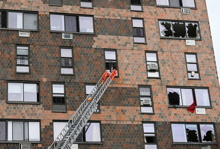 Difahamkan, puluhan yang lain cedera akibat kebakaran berkenaan dengan 32 individu kini ditempatkan di hospital. - Foto Reuters