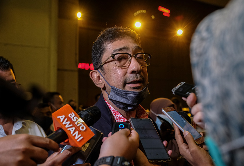 Antara Ahli MKT UMNO yang hadir mesyuarat MKT malam ini.