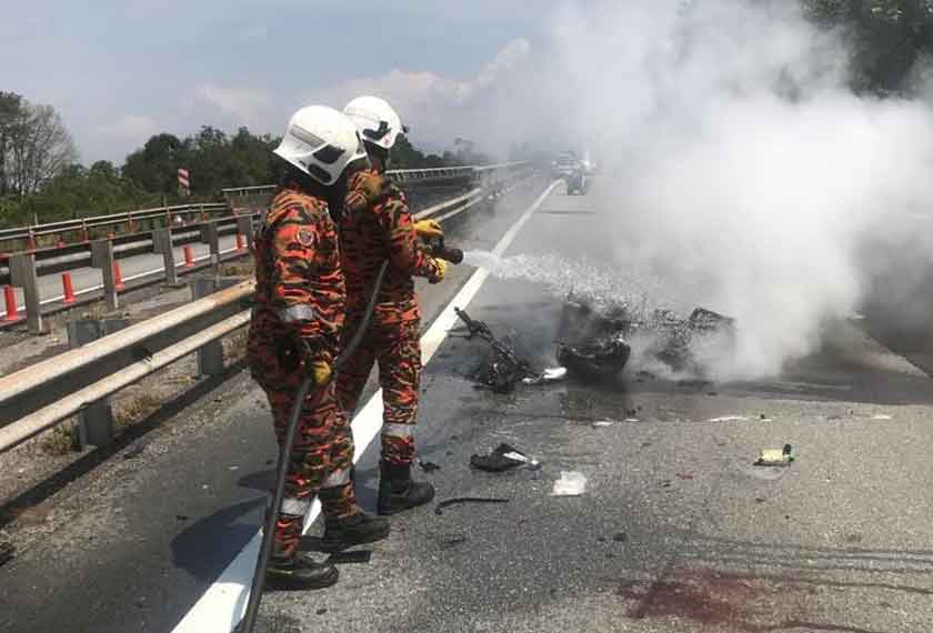 Difahamkan, pasangan suami isteri itu menyertai konvoi bermotosikal ketika kemalangan berlaku. - Foto JBPM
