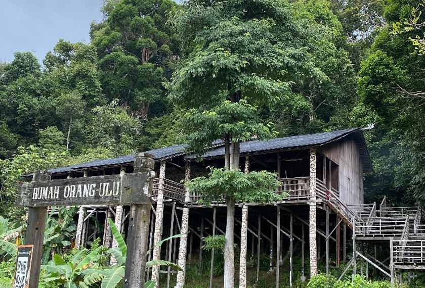 Rumah Orang Ulu sering terletak di kawasan atau tanah tinggi. FOTO - Astro AWANI/Saraya Mia