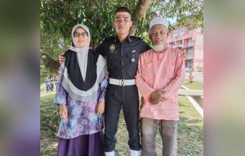 Nik Mohamad Adhar bersama insan yang menyayanginya sejak kecil lagi. - Foto Sinar Harian