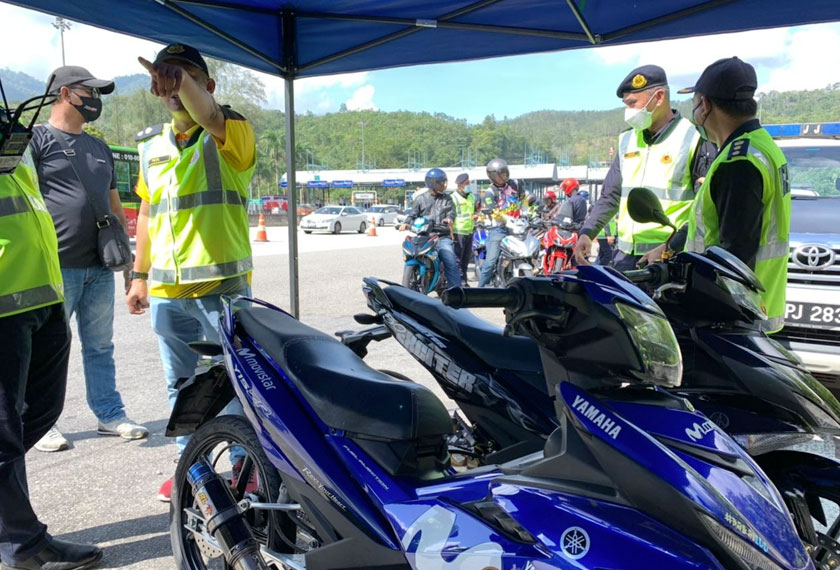 JPJ menyita motosikal dalam Ops Lejang Fasa 1 hari ini. - Foto Astro AWANI