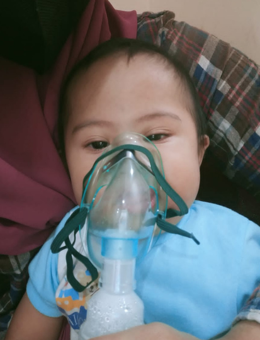 Hanif Al Mahdi yang berusia sembilan bulan disahkan mempunyai masalah jantung berlubang, selain kerap demam dan batuk berkahak. - Foto Astro AWANI