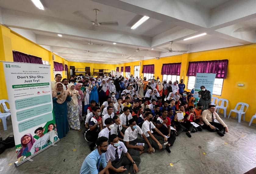Jelajah pertandingan Bahasa Inggeris eKelas HIP Storyfest di SMK Putri Wangsa, Ulu Tiram. - Foto Maxis