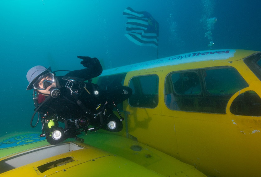 Keapungan (buoyancy) sangat penting bagi memudahkan pergerakan jurukamera di dasar laut - Foto/PPTD