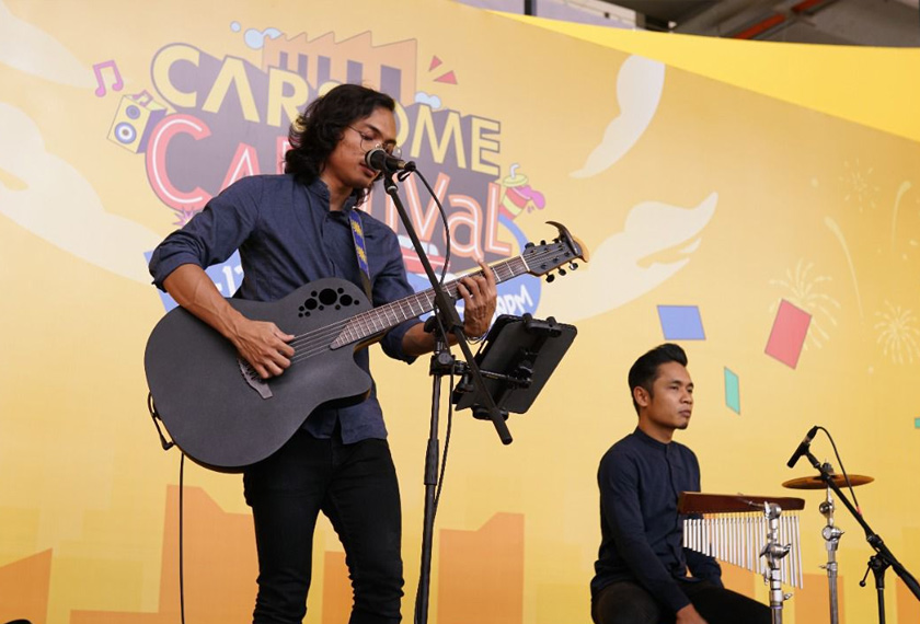 Persembahan muzik secara langsung daripada artis-artis berbakat. 