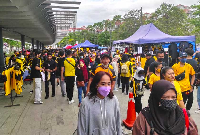 Suasana di perkarangan Stadium Nasional Bukit Jalil. - Astro AWANI