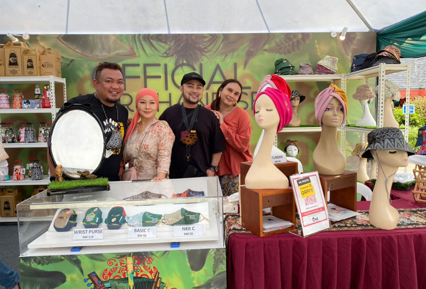 Salah satu booth jualan merchandise di RWMF 2022 -Gambar Astro AWANI