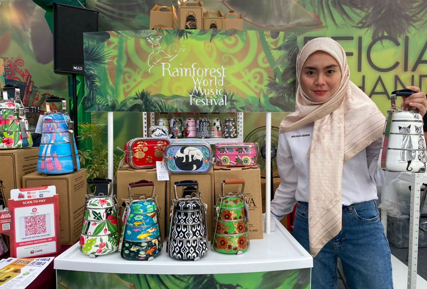 Salah satu booth jualan merchandise di RWMF 2022 -Gambar Astro AWANI