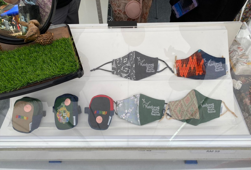 Salah satu booth jualan merchandise di RWMF 2022 -Gambar Astro AWANI