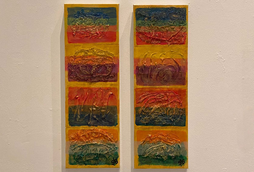 dan diwarnakan dengan cat akrilik