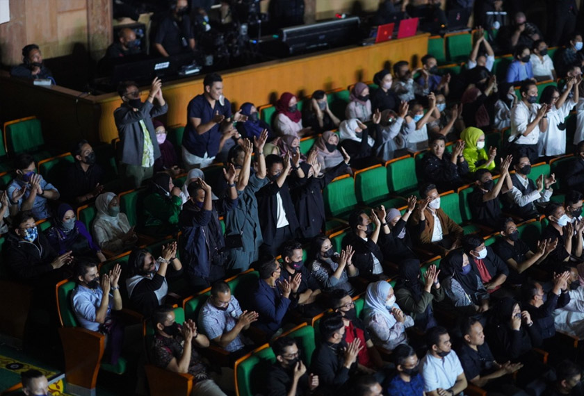 Antara peminat yang hadir di Konsert A Night With Aina Abdul 2.0