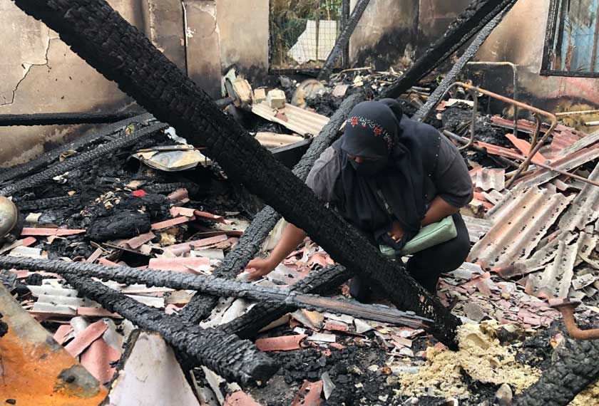 Siti Khatijah ditemui di rumah yang musnah dalam kebakaran hari ini. - Foto Astro AWANI
