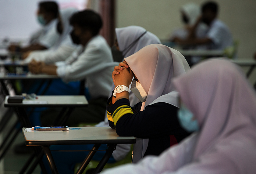 Terdapat 407,097 calon peperiksaan SPM di hampir 3,000 pusat peperiksaan di seluruh negara. - Astro AWANI/Shahir Omar