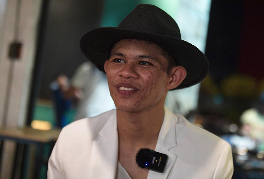 Ahmad Ebadey ketika ditemui selepas melakukan persembahan di Restoran Air Tangan Ara, baru-baru ini. --fotoBERNAMA