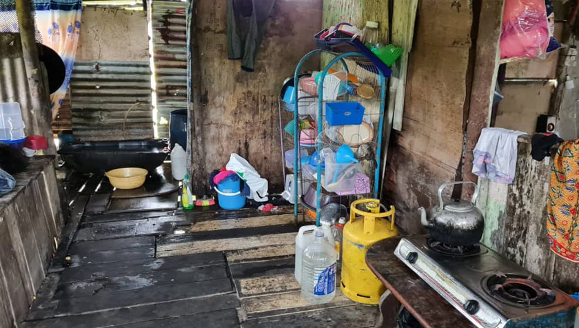 Keadaan dapur dan ruangan tandas kecil