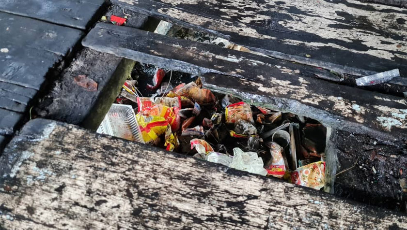 Sisa bungkusan mee segara yang jadi bukti utama hidangan enam beranak