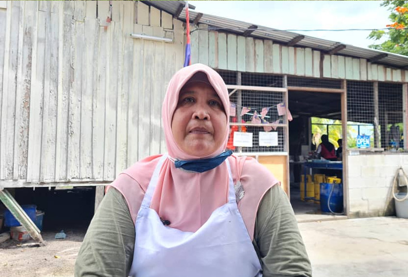 Pengusaha keropok lekor, Azizah Mohd Noor berkongsi kisah perniagaannya. - Foto Astro AWANI