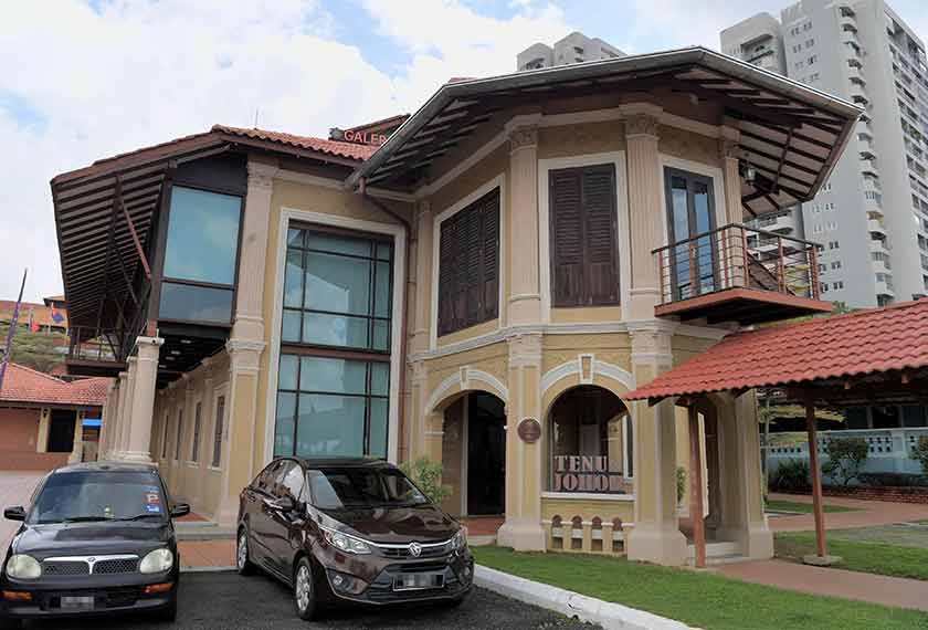 Bangunan Tenun Johor yang terletak di kawasan Kompleks Warisan Sultan Abu Bakar menyimpan pelbagai sejarah seni tenunan Johor ketika dikunjungi Bernama baru-baru ini.--fotoBERNAMA