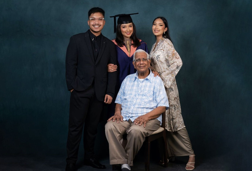 Vanidah berkongsi kegembiraan demngan anak-anak Mikail Aimran, 21, dan Maryam Rashika, 18, dan ayahnya, Imran Abdullah @ Indiran Koothayan. 