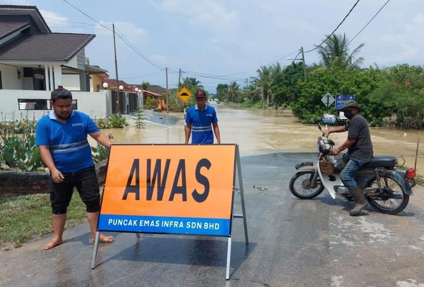 Situasi banjir di kawasan itu memang telah lama berlaku dan keadaan longkang yang sempit tidak lagi mampu menampung air hujan. - Foto Astro AWANI