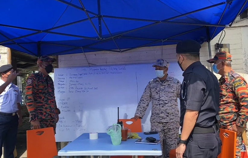 Operasi melibatkan 20 anggota penyelamat daripada pasukan Polis, Jabatan Bomba dan Penyelamat Malaysia (JBPM) dan Agensi Penguatkuasaan Maritim Malaysia (Maritim Malaysia). - Foto Astro AWANI