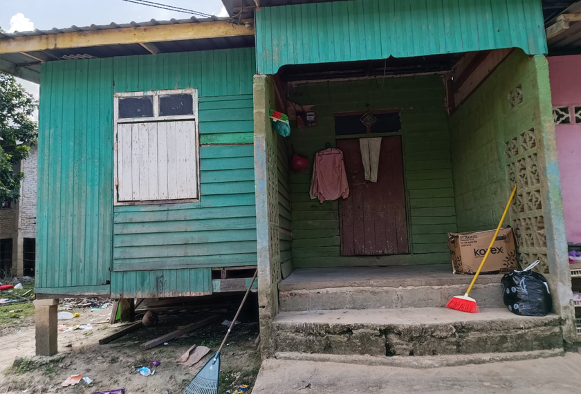 Banjir buruk yang melanda Rantau Panjang sehingga menghanyutkan lima rumah, merosakan rumah dan tanaman serta menyebabkan lebih 12,000 mangsa banjir dipindahkan. - Foto Astro AWANI