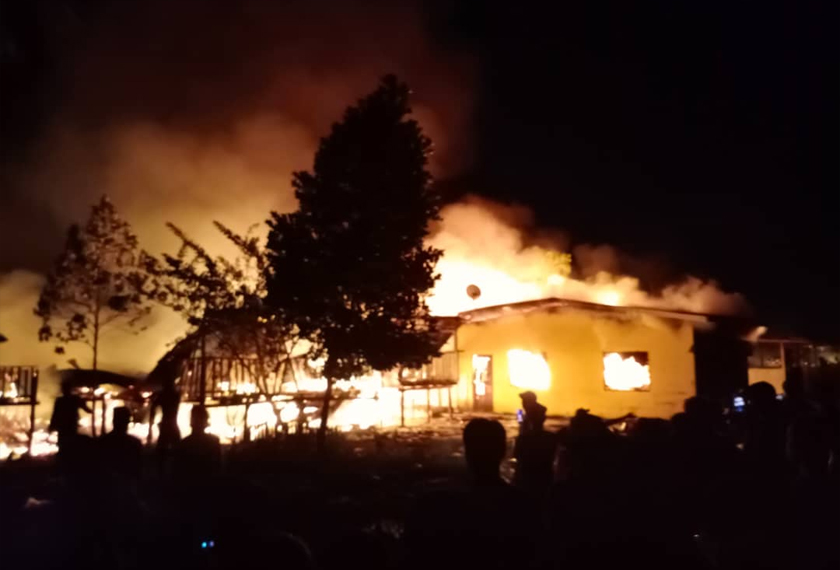 Maklumat awal kebakaran tidak melibatkan kecederaan dan kemalangan jiwa. - Foto JBPM