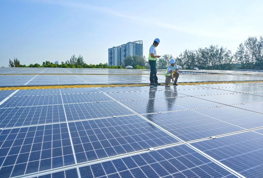 Lotus’s mengambil inisiatif dalam pemasangan solar di 15 stornya sebagai usaha mengimbangi pelepasan karbon dioksida.