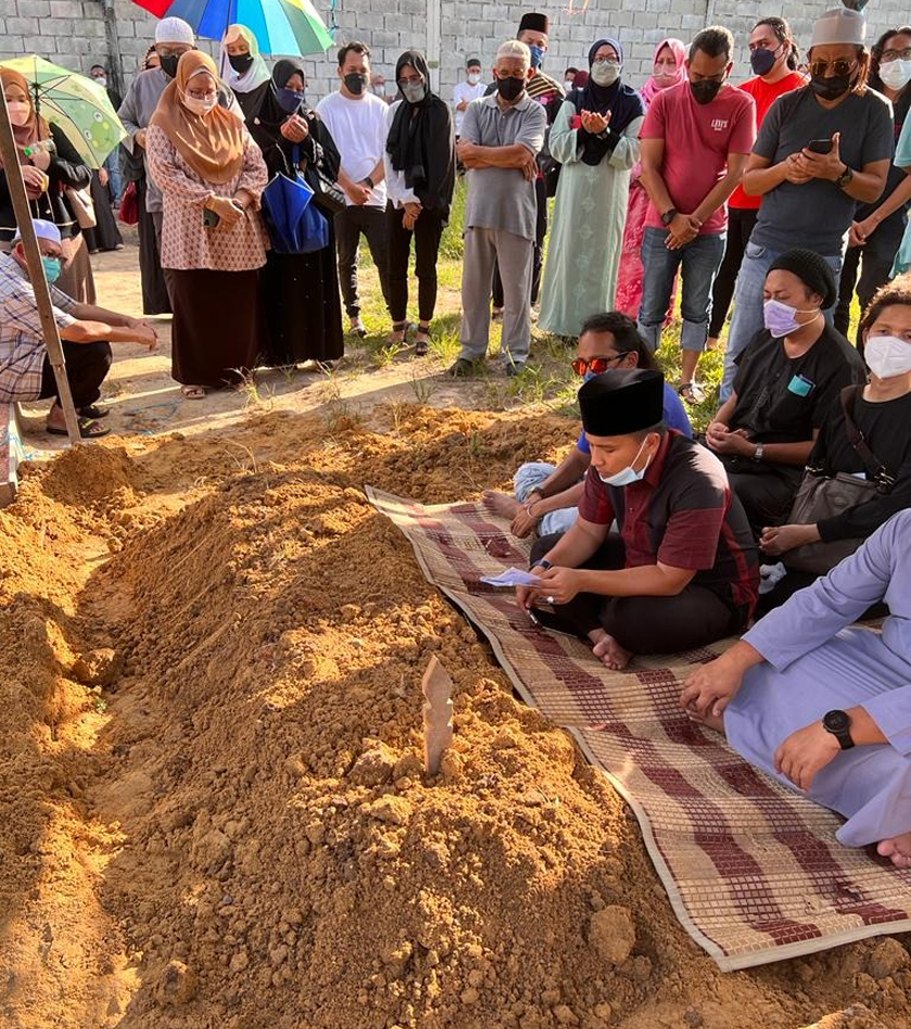 Allahyarham yang berusia 47 tahun meninggal dunia akibat penyakit kanser usus yang sudah dihidapinya sejak beberapa tahun lalu. - Foto Astro AWANI