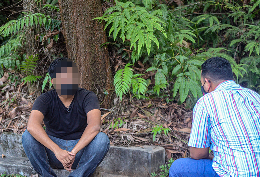 Shamrin, 32 tahun, sudah lebih setahun tidak bertemu ibunya dan meskipun terlalu rindu, dia memilih untuk tidak balik beraya tahun ini kerana mahu menumpukan usaha untuk berubah 100 peratus.